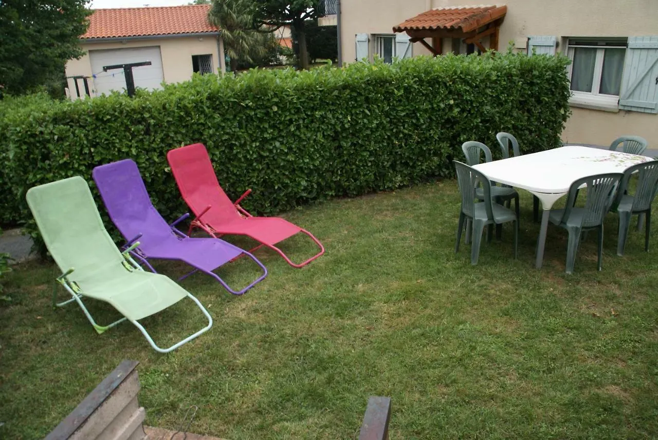 Gite Mille Fleurs Valderies France
